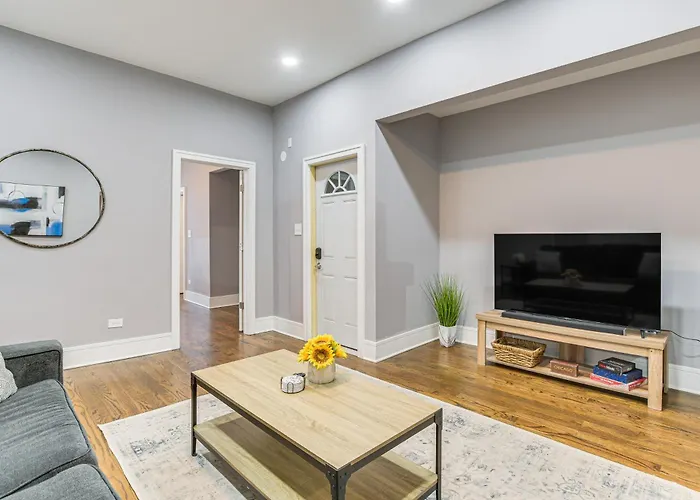 5 Mi To Dtwn: Ukrainian Village Apartment! Apartment *