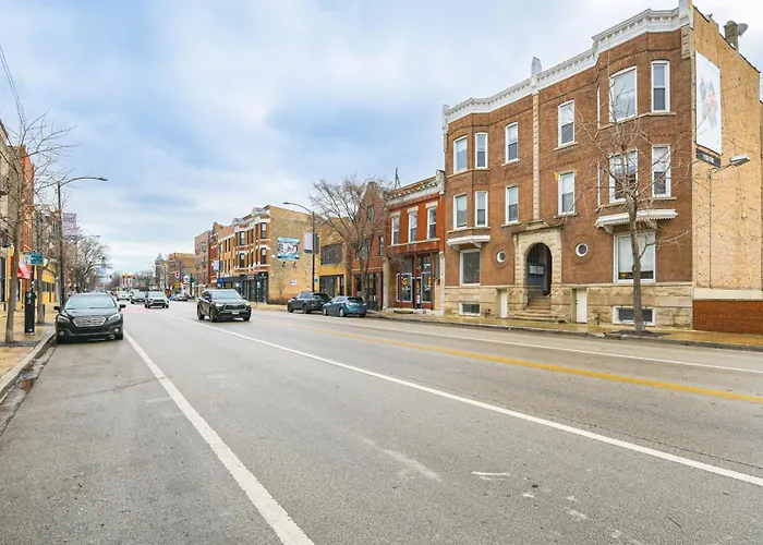 Apartment 5 Mi To Dtwn: Ukrainian Village Apartment! *