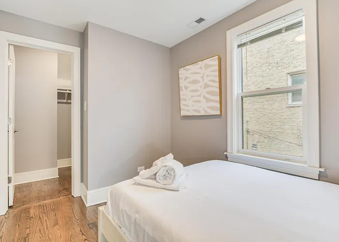 5 Mi To Dtwn: Ukrainian Village Apartment!