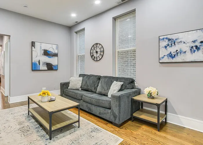 Apartment 5 Mi To Dtwn: Ukrainian Village Apartment! *