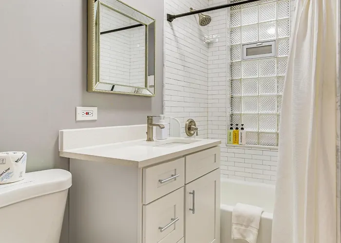 5 Mi To Dtwn: Ukrainian Village Apartment! Chicago