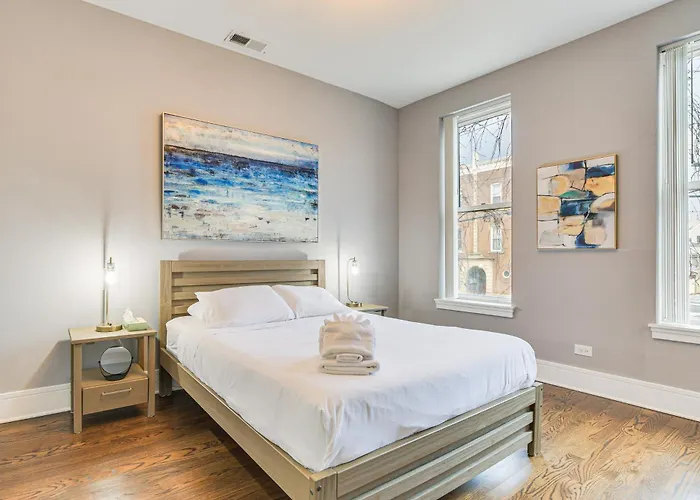 5 Mi To Dtwn: Ukrainian Village Apartment! *