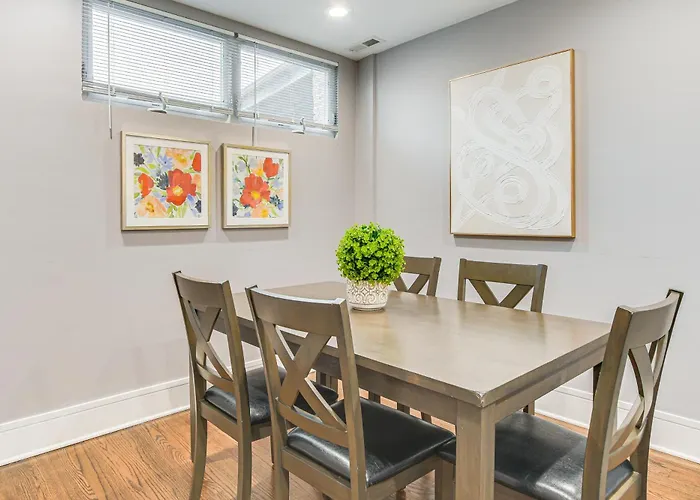 5 Mi To Dtwn: Ukrainian Village Apartment! Apartment