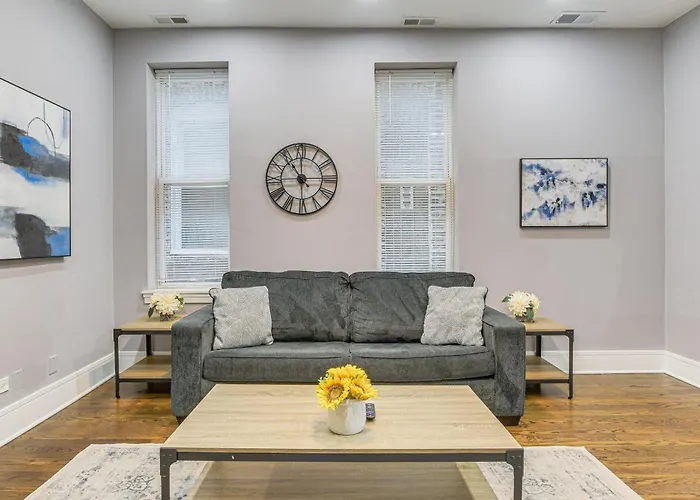 Apartment 5 Mi To Dtwn: Ukrainian Village Apartment! *